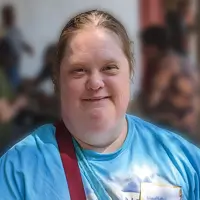 Lindsey headshot 200x200